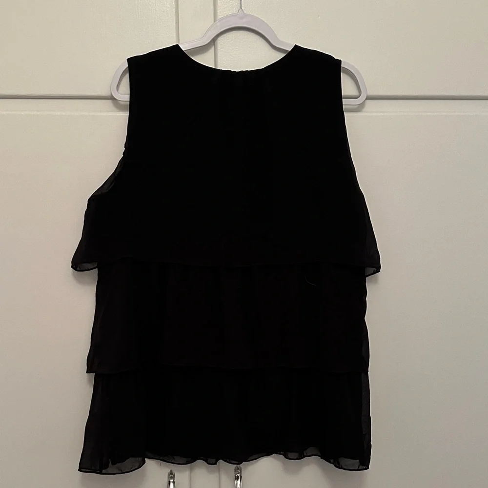 EUC Simply Vera Wang Tiered Ruffle Black Sleeveless Top Blouse - Picture 4 of 4